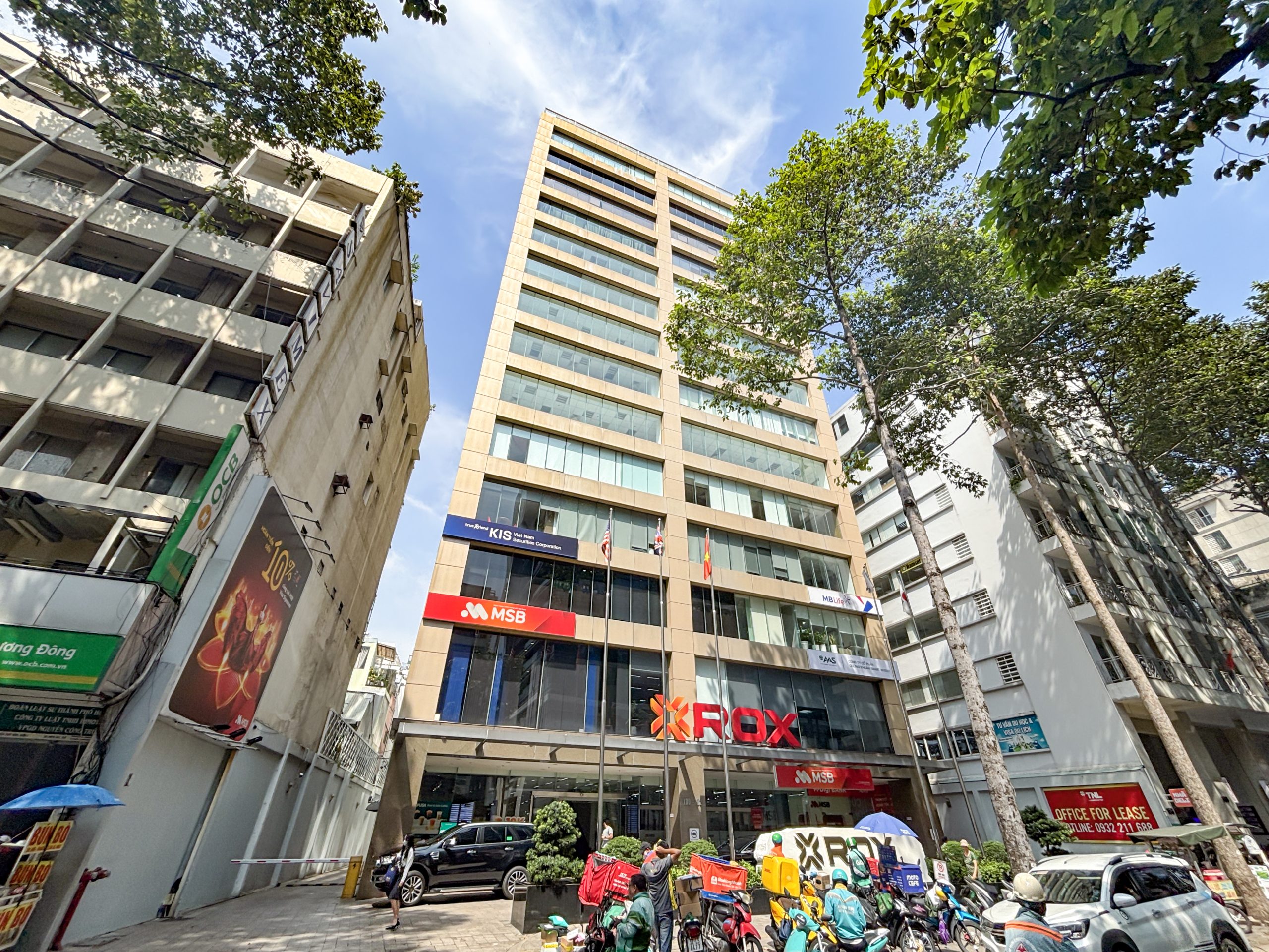 Tòa nhà Rox (TNG Tower) tọa lạc tại 192 Nguyễn Công Trứ