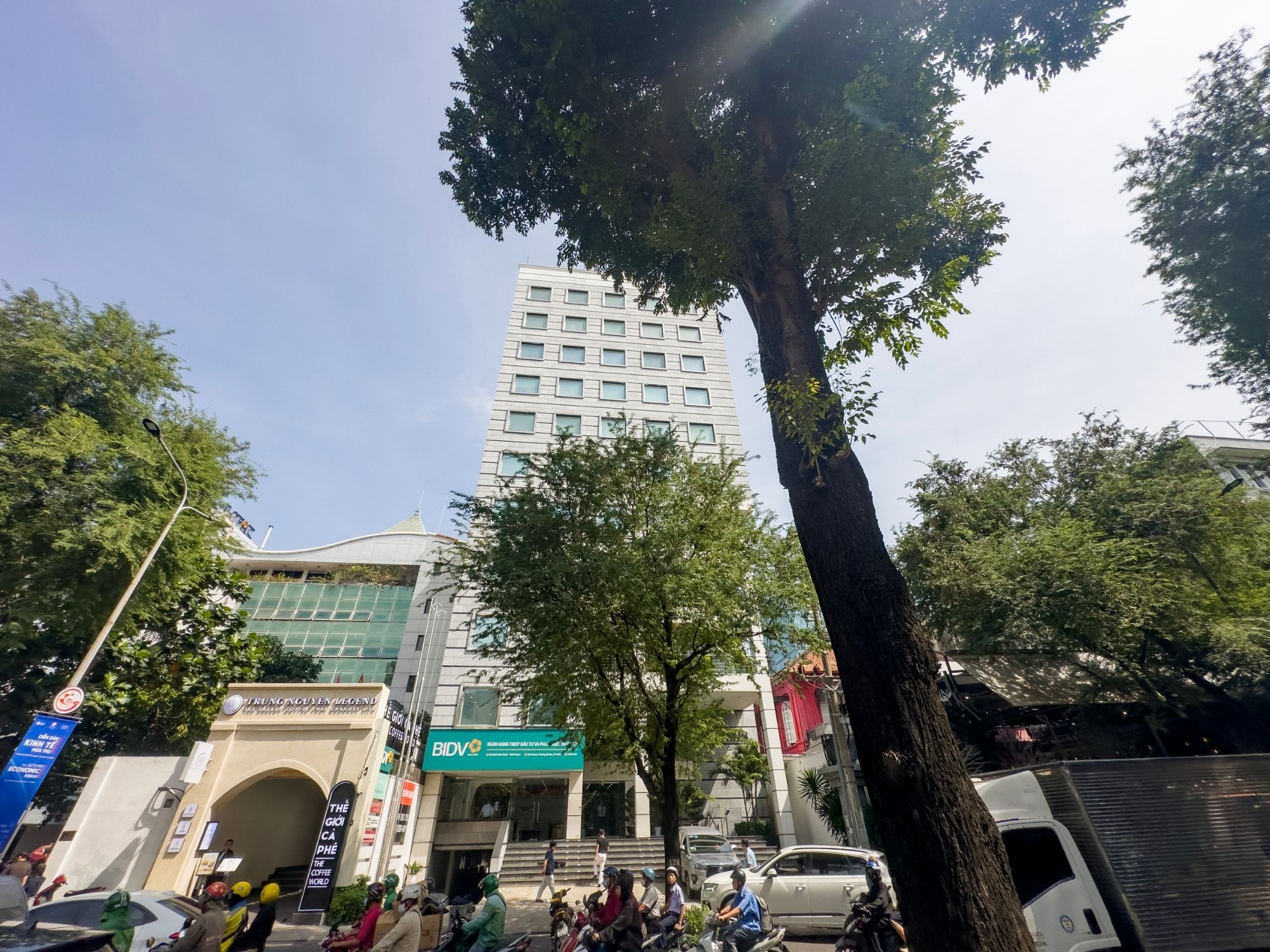 Tòa nhà văn phòng hạng B PDD Building sở hữu vị trí nổi bật tại trung tâm Quận 1