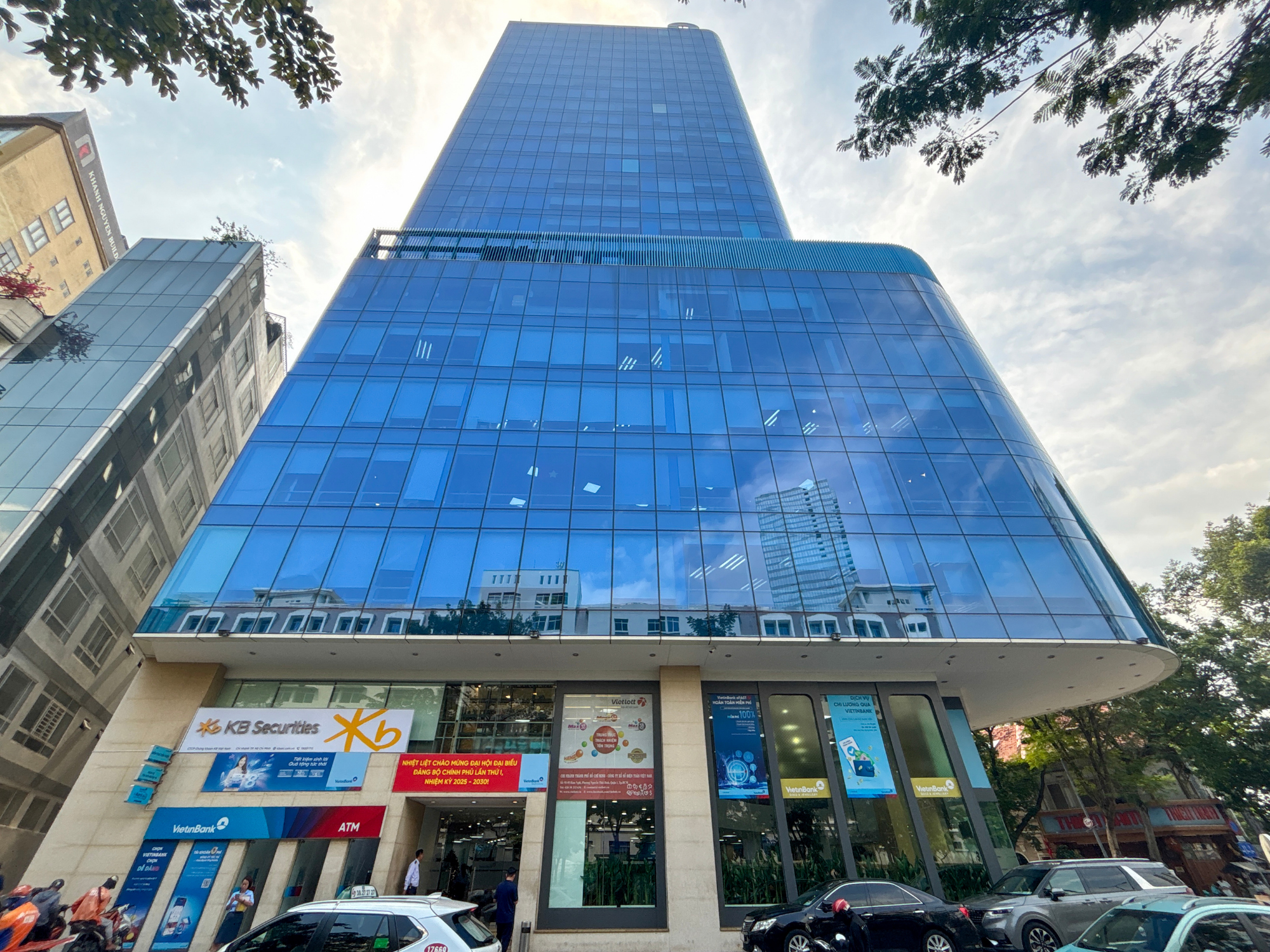 Tòa nhà cho thuê văn phòng VietinBank Tower tọa lạc tại đường Hàm Nghi