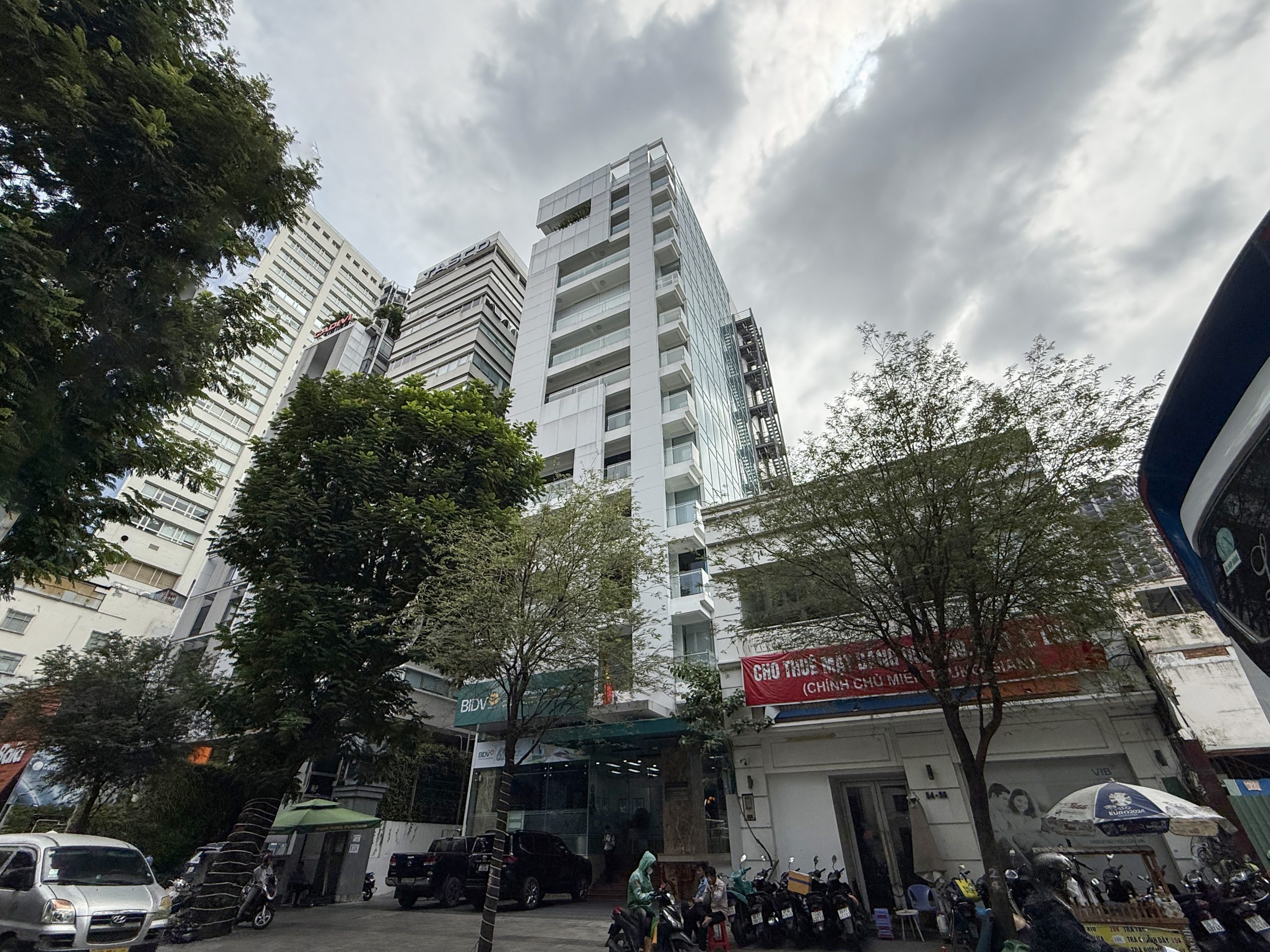 The Galleria Office Building