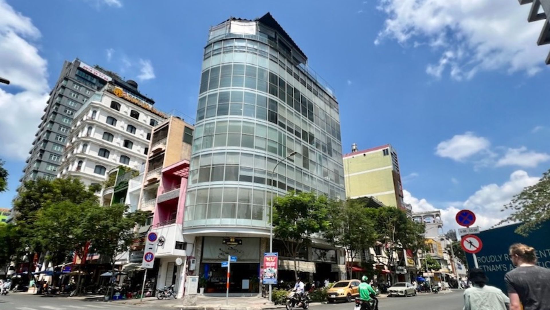 Hình ảnh tòa nhà 82 Lê Thị Hồng Gấm