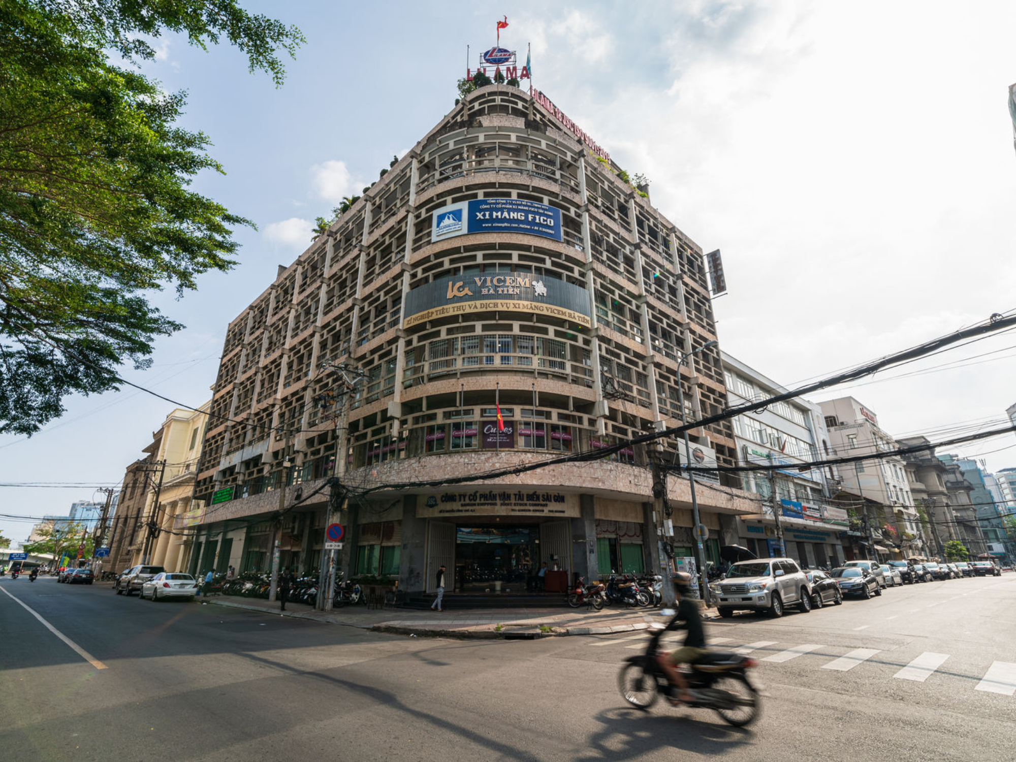 1 hầm 8 tầng VAR Building
