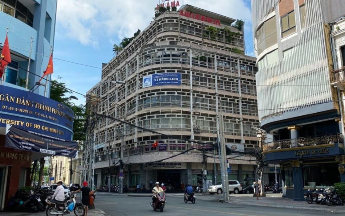 VAR Building