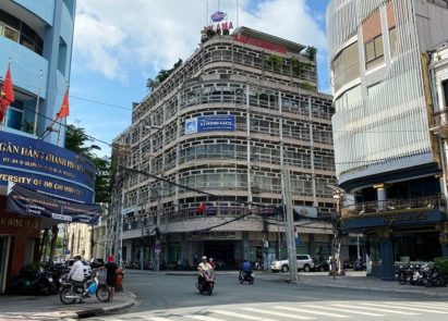 VAR Building