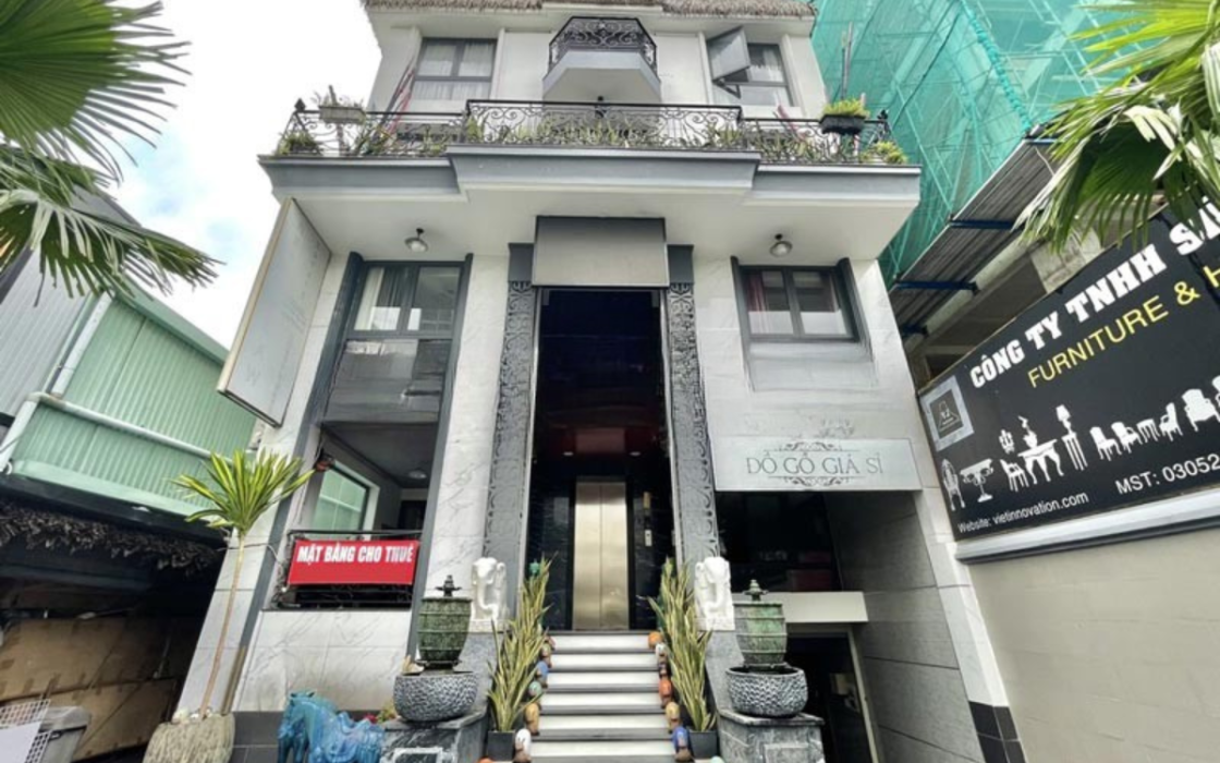 VI House Building